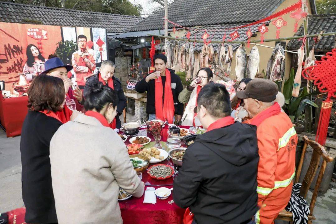 近日,在浙江省安吉县梅溪镇黄武田园农庄,天荒坪镇余村年年有余酒店