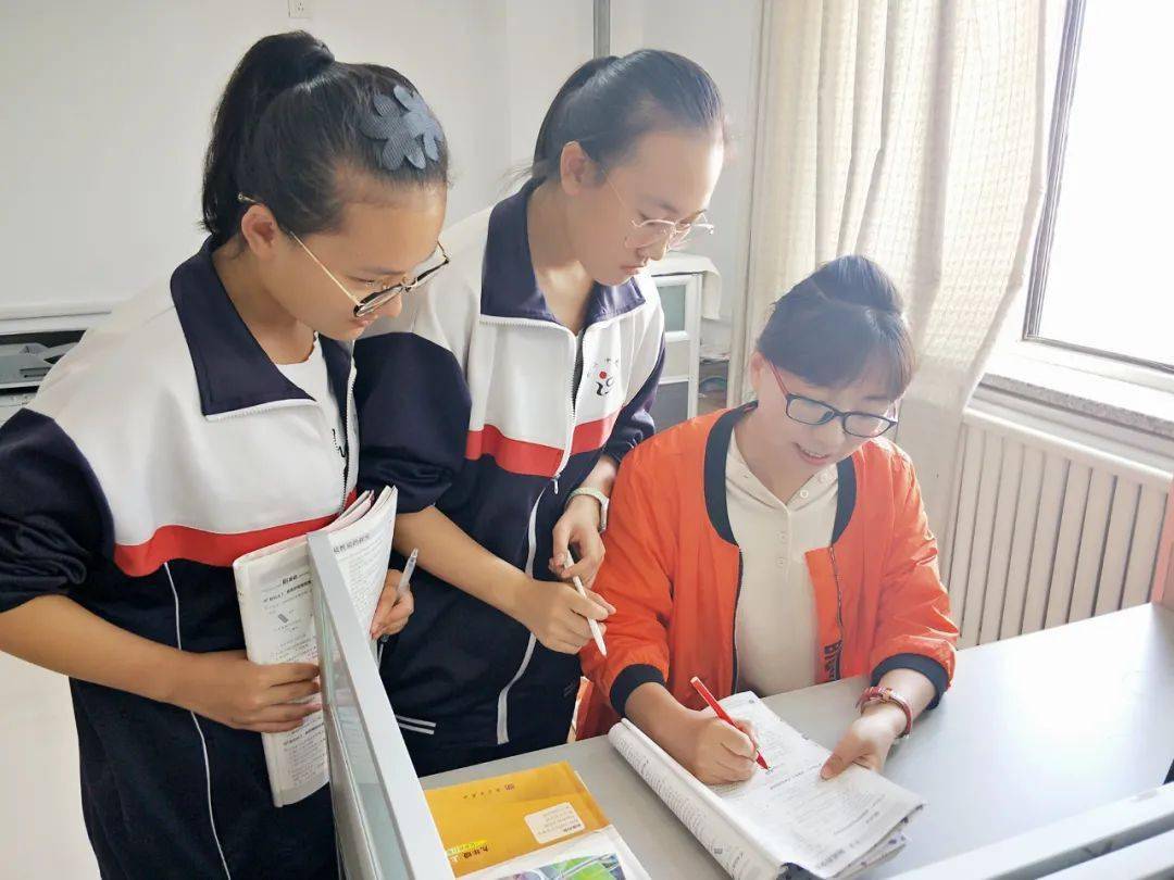 教师说潜心钻研用心反思童心为伴快乐无限包头市第二十九中学郝石