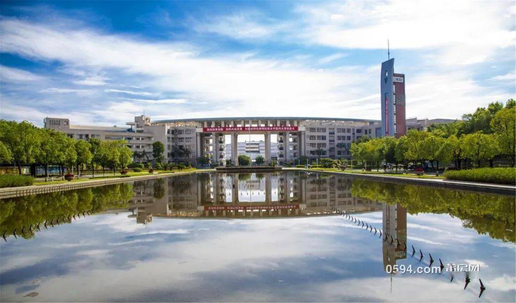 2021年1月21日,福建医科大学党委书记何明华一行来秀屿区考察.