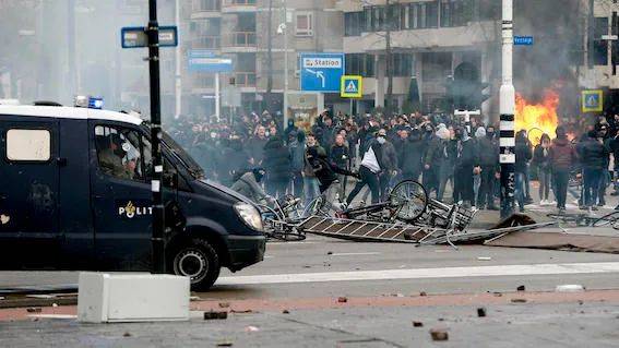 荷兰爆发反新冠宵禁暴乱德国也很紧张