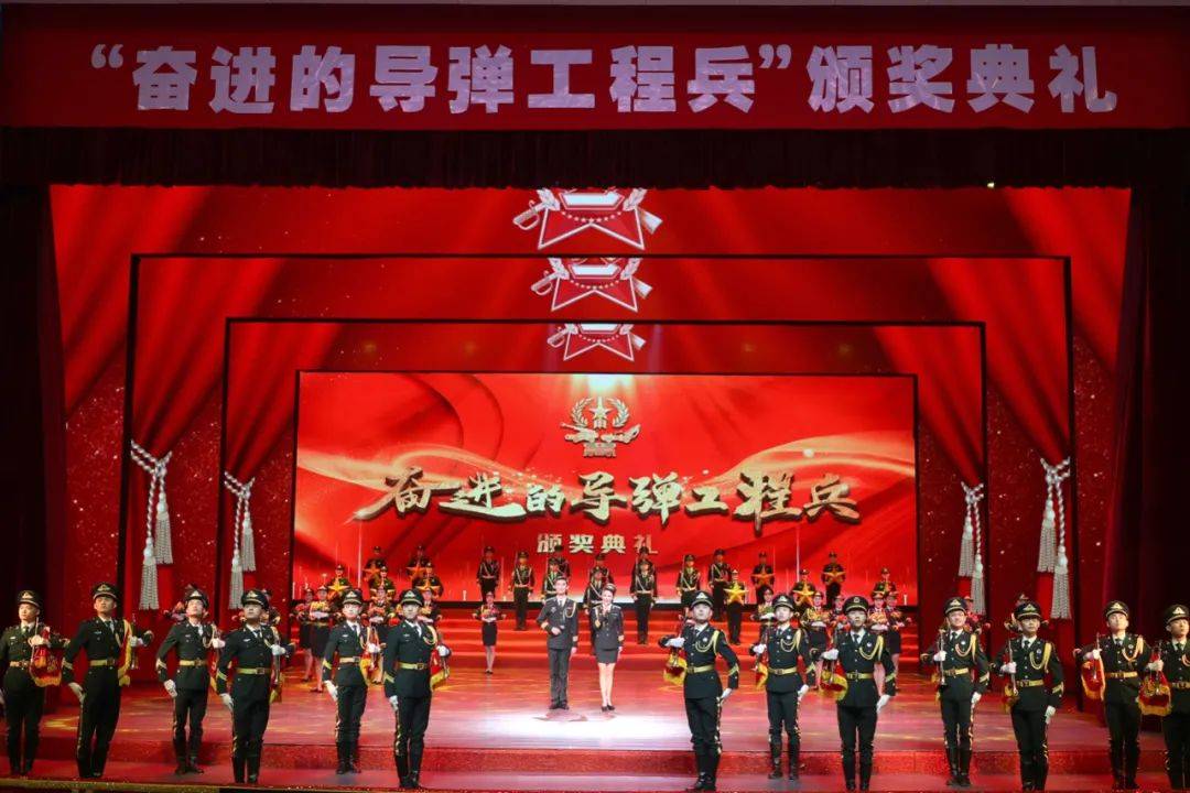 "该部领导介绍,近年来部队担负繁重国防施工任务,广大官兵扎根深山