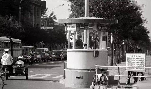 八十年代交通岗亭图片