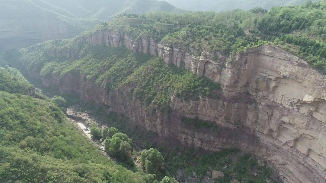 柿子滩是吉县境内最大河流清水河下流北岸的一块滩地