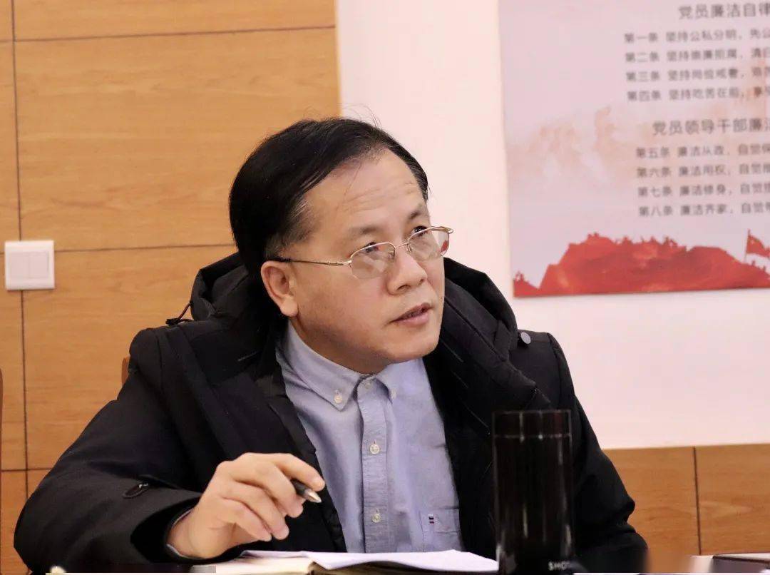 会上,由叶剑同志带头,街道班子成员逐一进行检视剖析