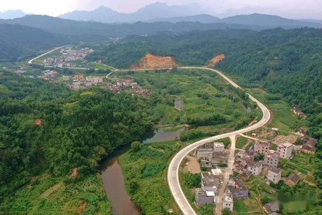 广西省平南县大鹏镇高坪村风光秀丽,紧靠国家4a级景区北帝山,其水土