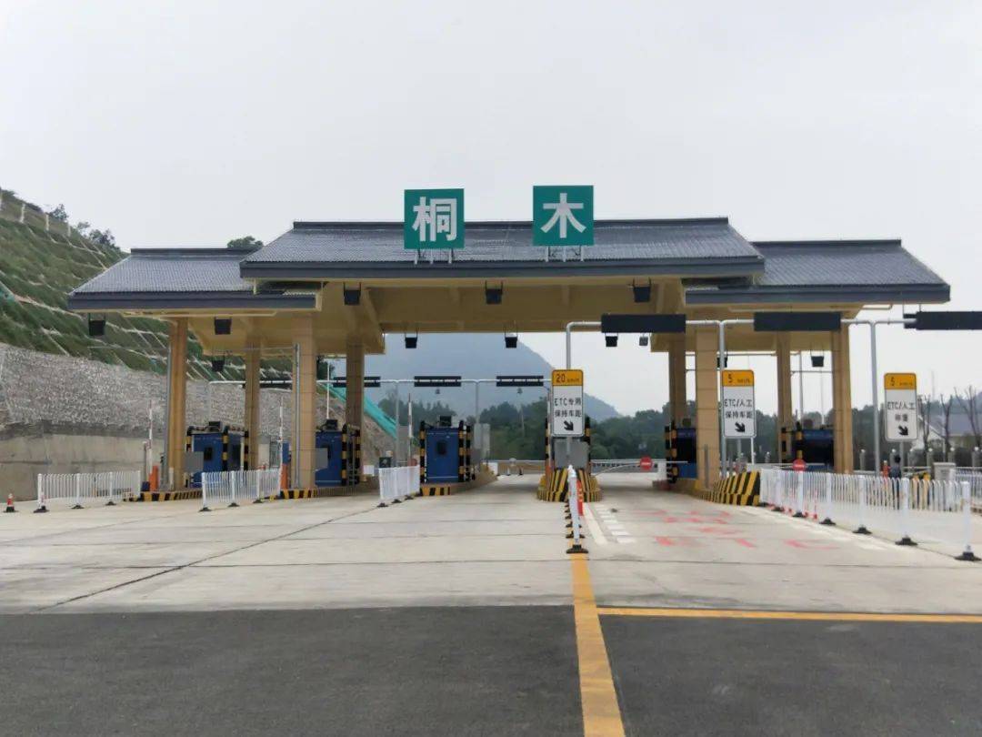 昌栗路西段新增桐木收费站2020年1月,仙女湖收费站车道扩建工程完成