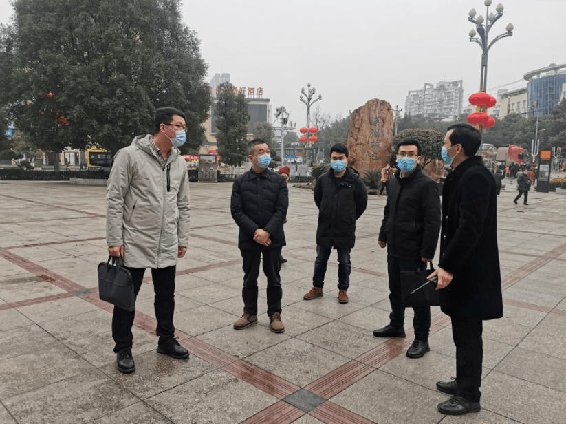 站小青青春志愿行温暖回家路2021年万盛青年志愿者服务春运暖冬行动