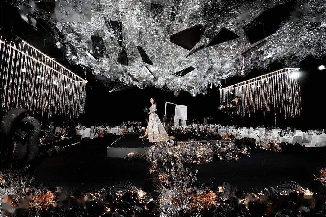 真实婚礼丨策划师的黑色系末世主题婚礼,太太太太酷了