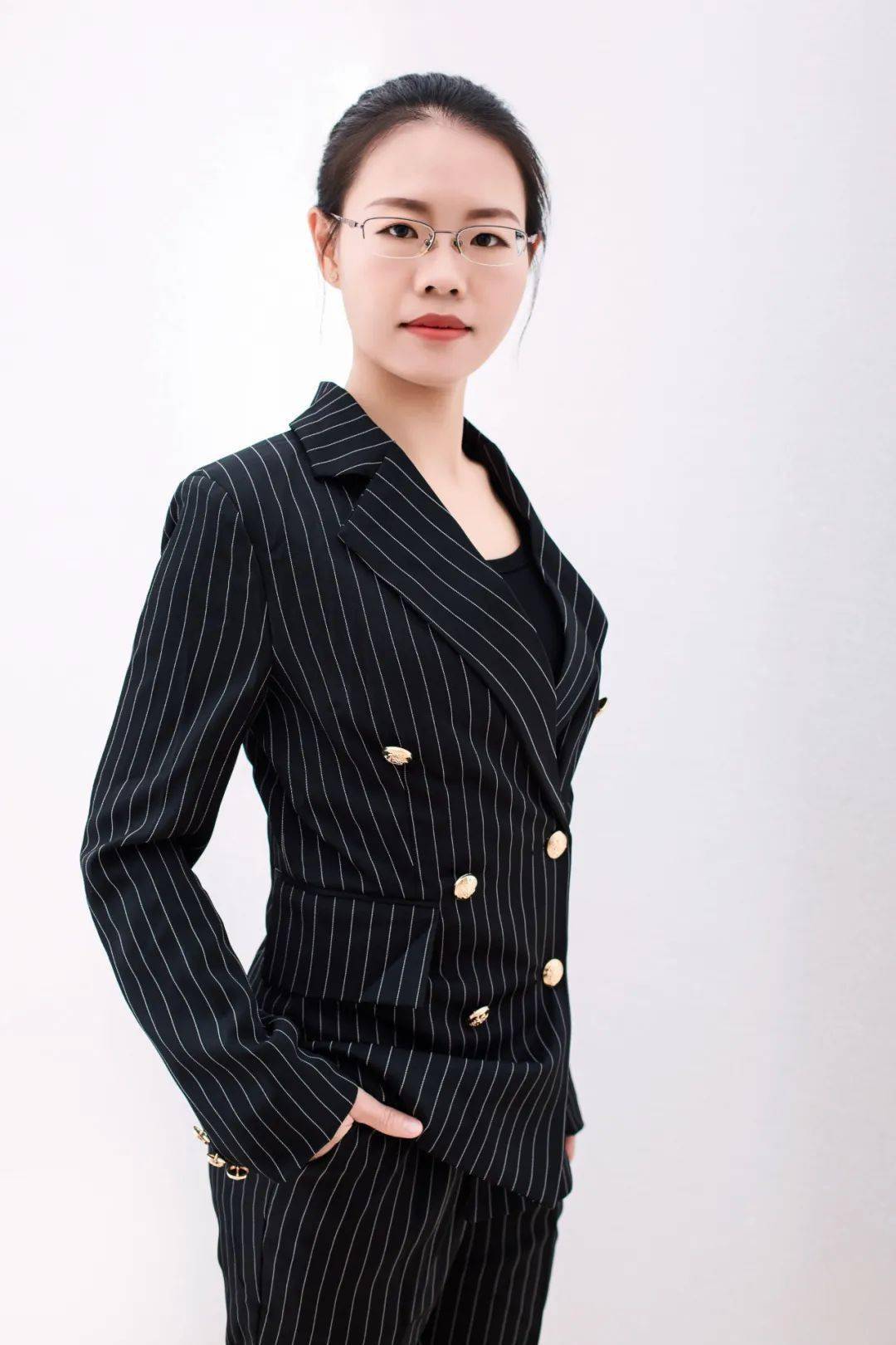 宪法朗读者魏珊珊一起听听她的朗读吧