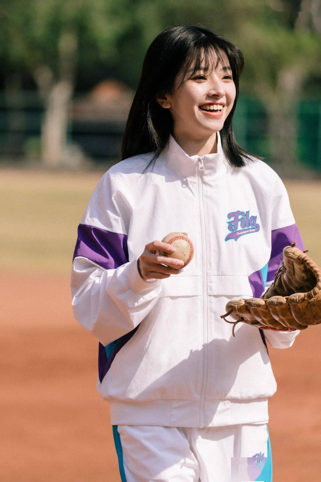 上面提到了日本棒球比赛的"开球式"经常会找来甜美的女星参加,除了