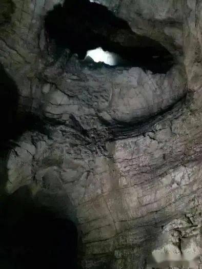 青州有个朗公山,这里的黄巢洞有个美丽传说