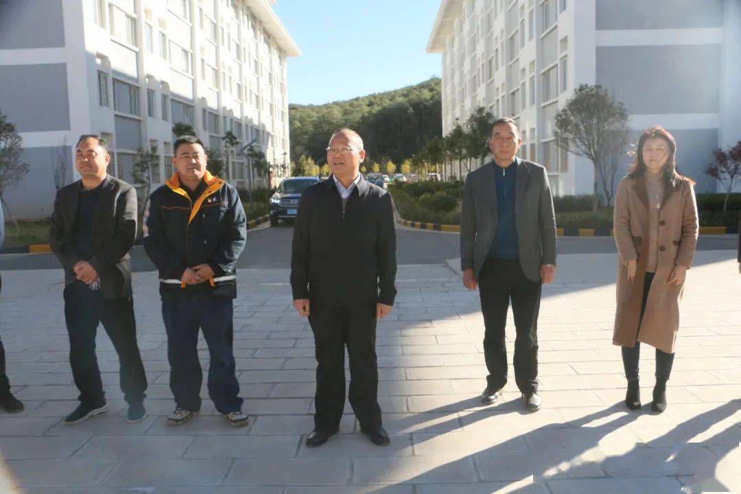 大理州领导靳汝柏陈绍明到鹤庆县工业企业开展春节慰问