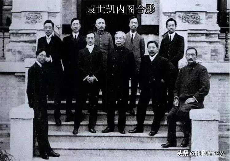 此时,南方的革命派又提出要求,内阁总理必须要是同盟会成员,袁世凯不