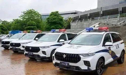 而如今,五菱寶駿也成為了警車的選擇之一,這也是中國對五菱集團