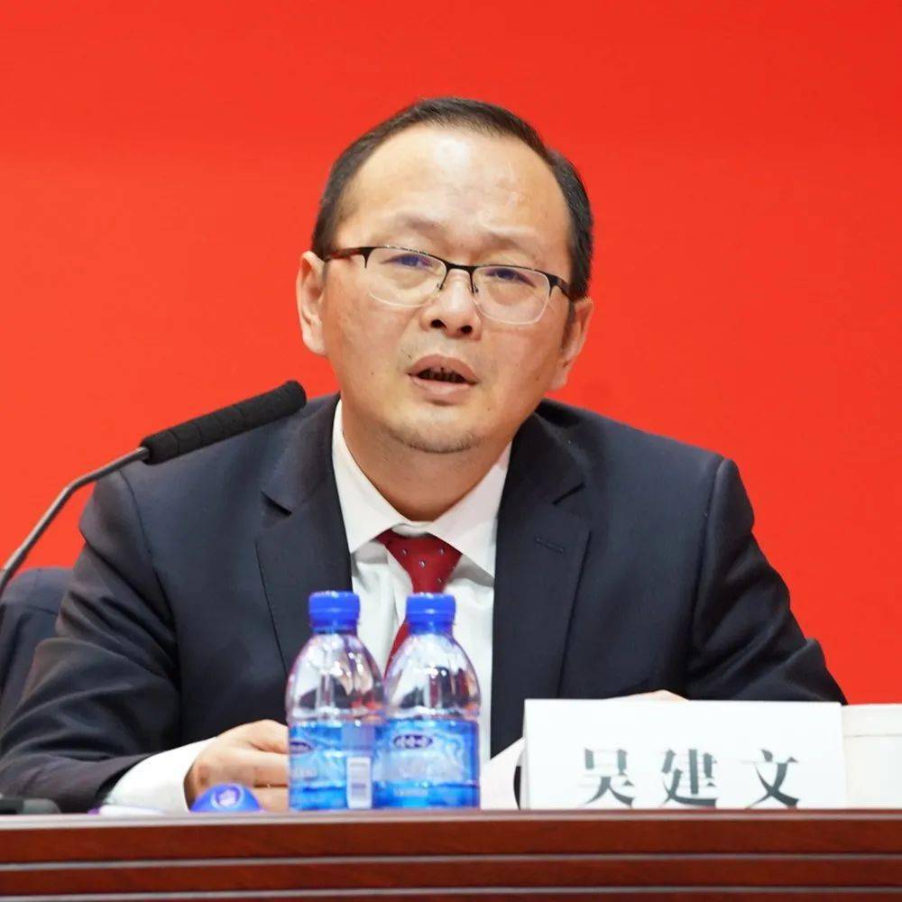 公司副总经理吴建文表示,要开放思想,开拓创新,灵活运用投资模式开展