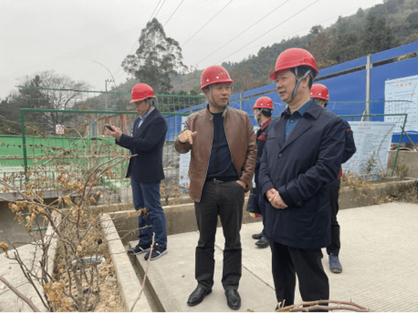 永春公安局长跳人工湖图片