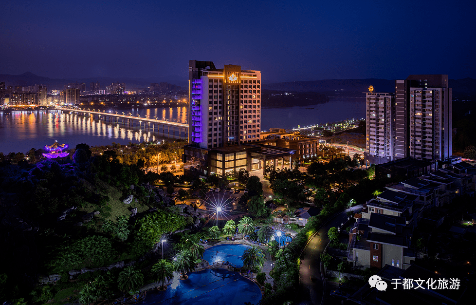 枫叶花园酒店是于都首家四星级旅游饭店,酒店整体装饰有机融入了长征