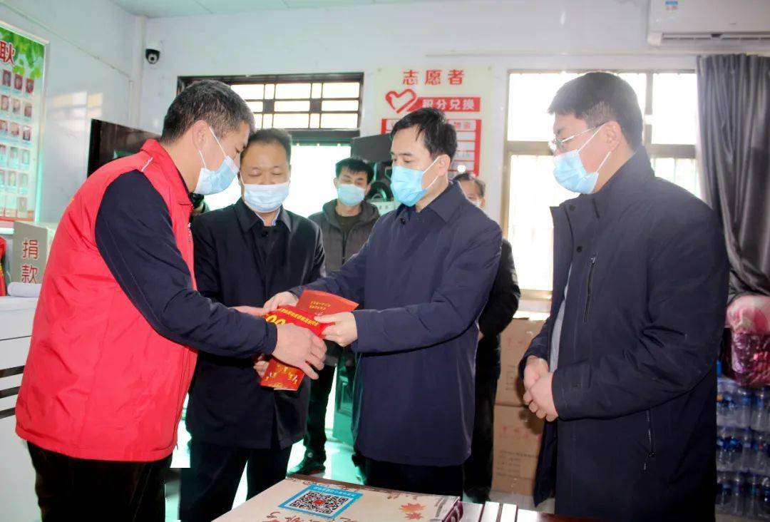 董亚强慰问困难道德模范