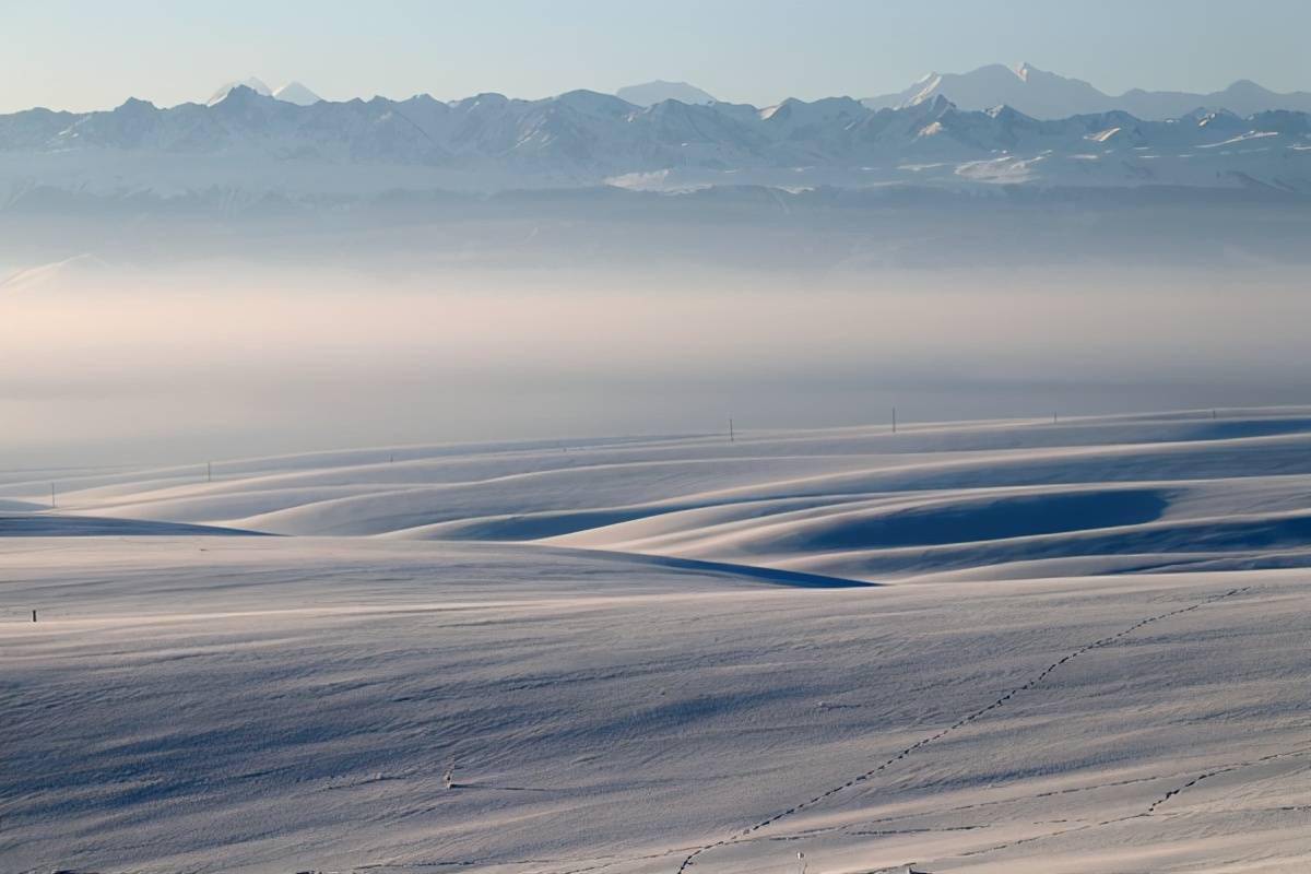 昭苏高原雪海日出
