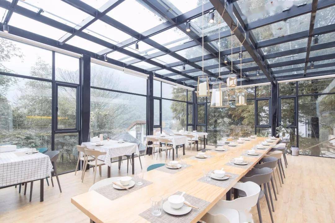 藏在莫干山竹海泉乡里有温度的精品民宿玻璃餐厅丨蕨宿