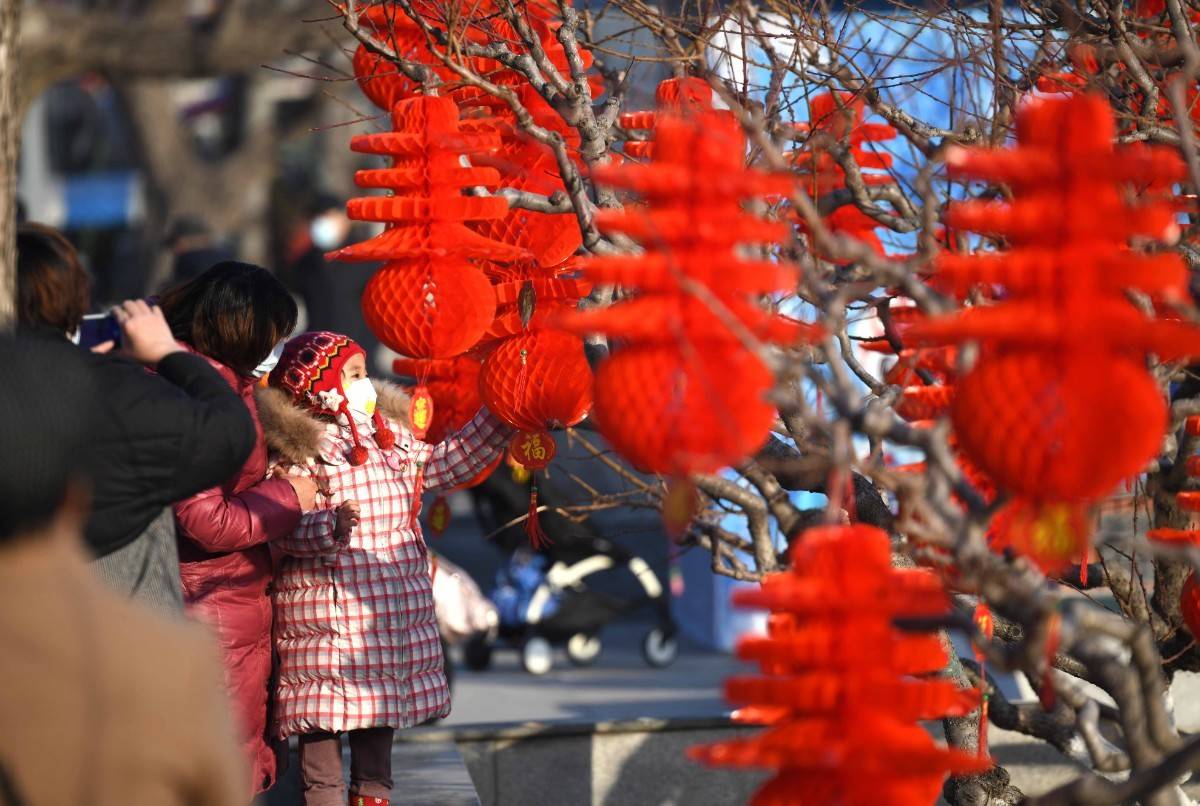 迎春挂红灯,北京城年味儿更浓了_手机搜狐网