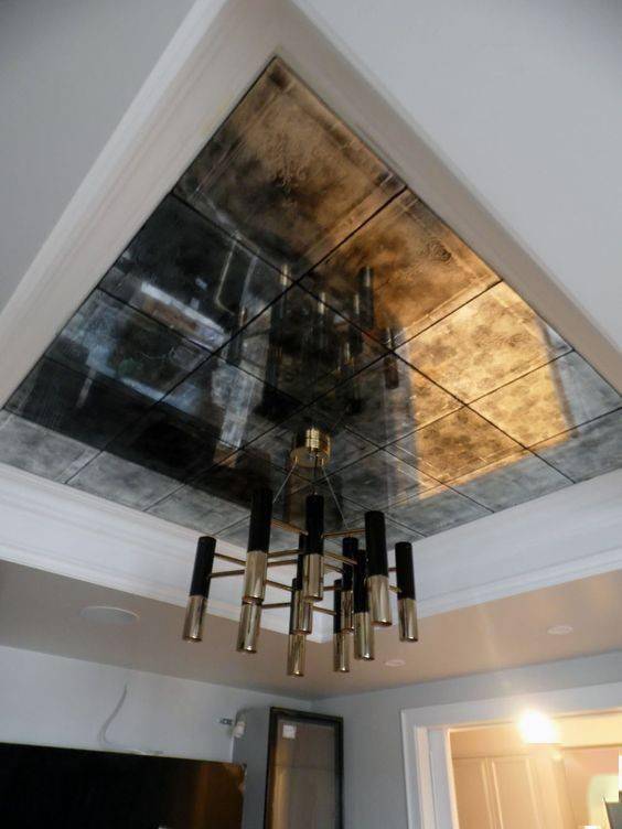 围着主灯旁,往天花板上贴镜子,他不拆不换,室内提亮了好几个度_镜面