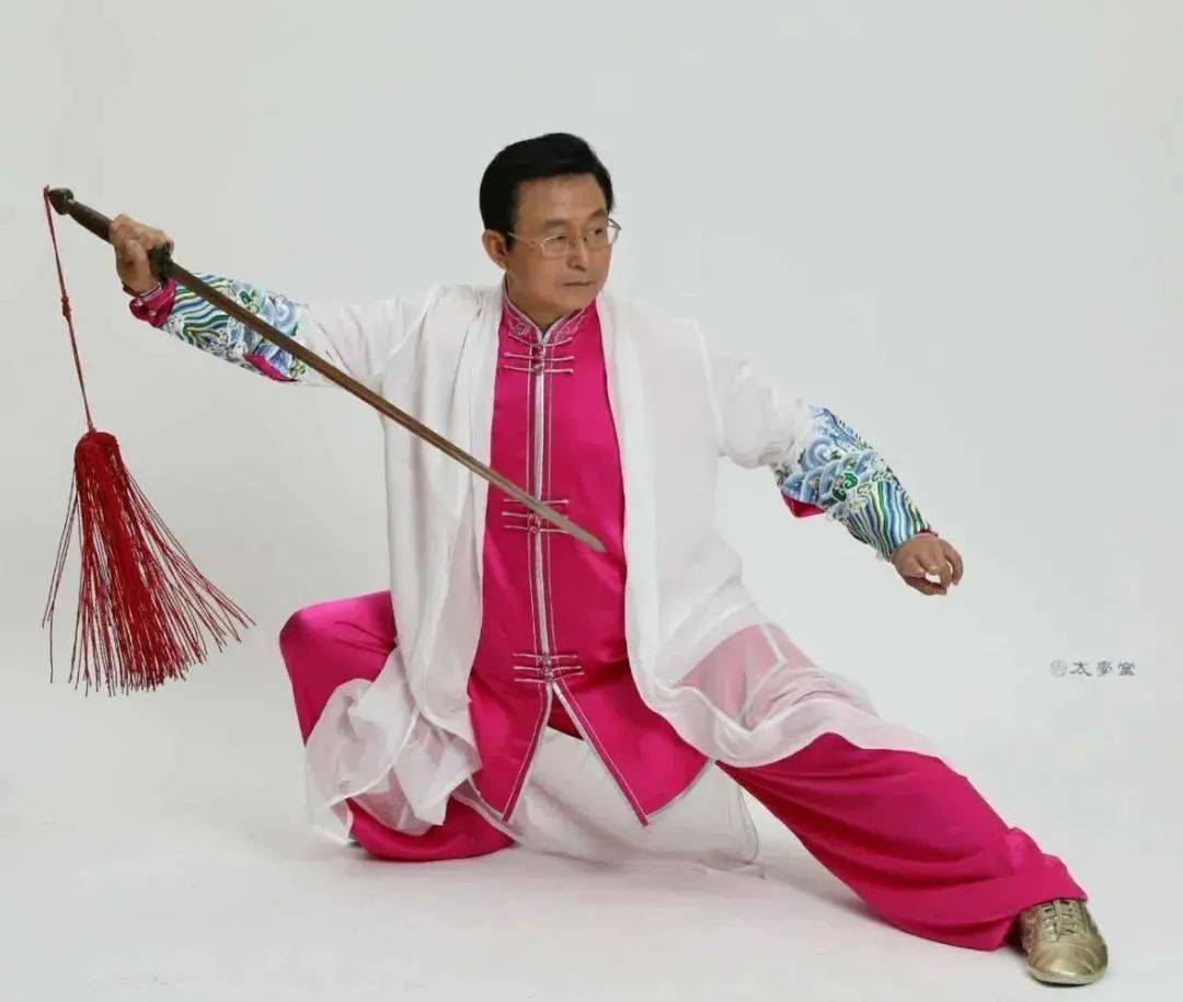 崔仲三用时尚解读太极拳