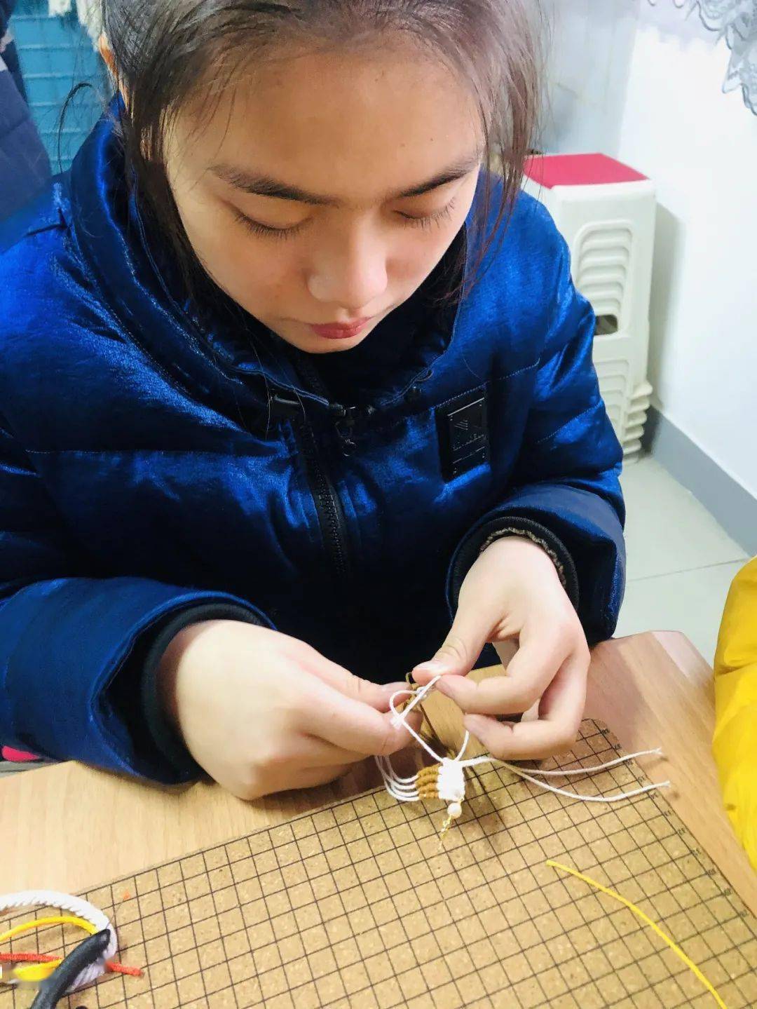 灞桥教育东城一小点燃成功梦想成就艺术人生东城一小编织社团成果展示