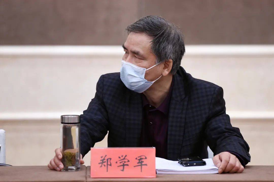 郑学军代表在老旧小区改造上,聚焦老百姓迫切需求,加装电梯,提供生活