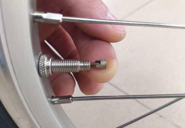 自行车轮胎气嘴知识