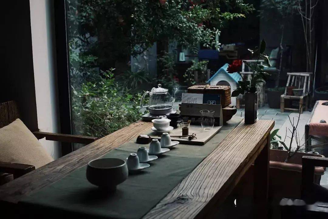 老了,没有更多所求了,只想有个花园喝茶~_小院