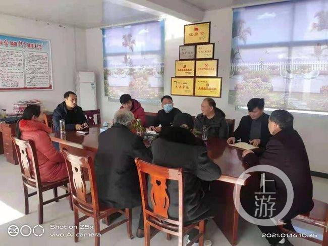 河南黑色轿车坠入鱼塘致2人身亡 遇难者身份曝光令人痛心（图）