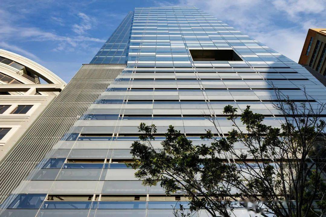全玻璃幕墙办公大楼