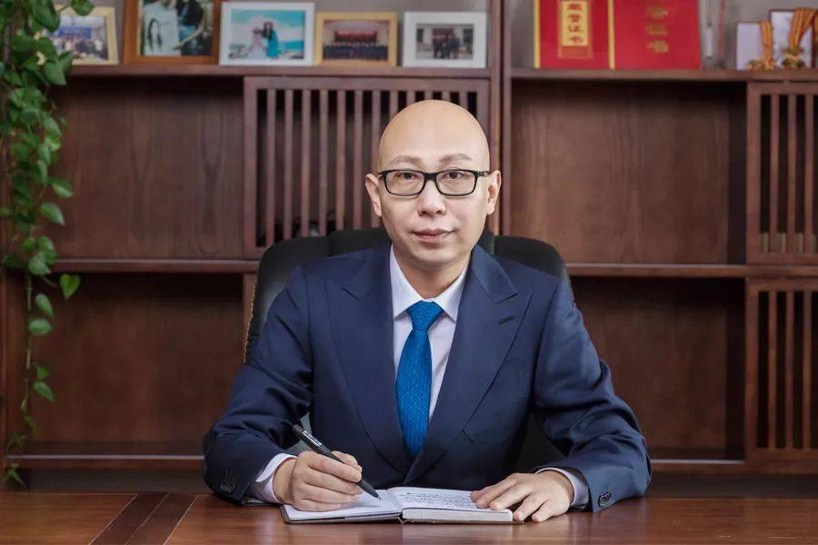 喜报恒达集团董事长李小冰当选为第一届河南省民营经济出彩河南人标兵