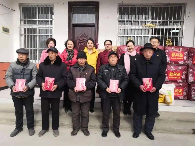 周口市妇联到西华县叶埠口乡洼赵村开展迎新春送温暖活动