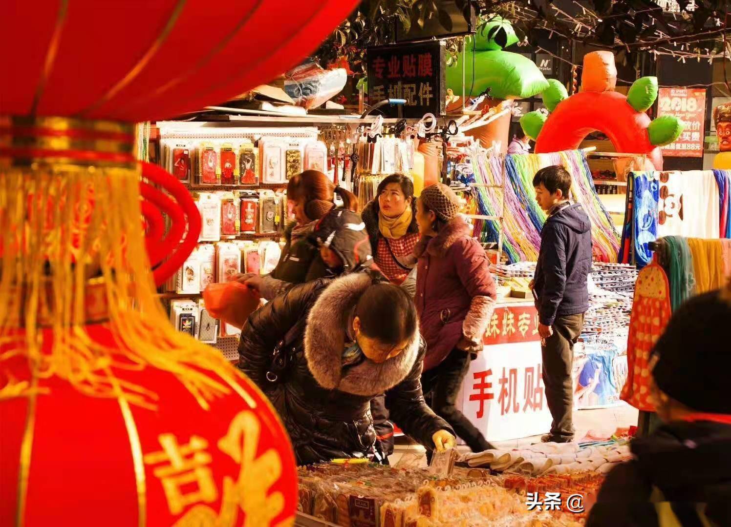 重庆城口:市民赶场备年货 浓浓年味儿到