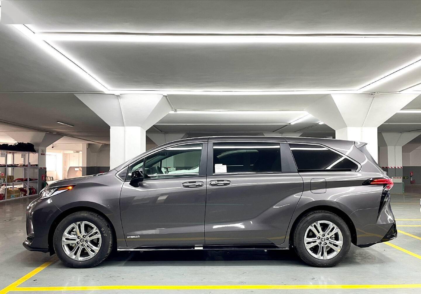 丰田mpv终于发力25l四驱落地46万新塞纳真给力