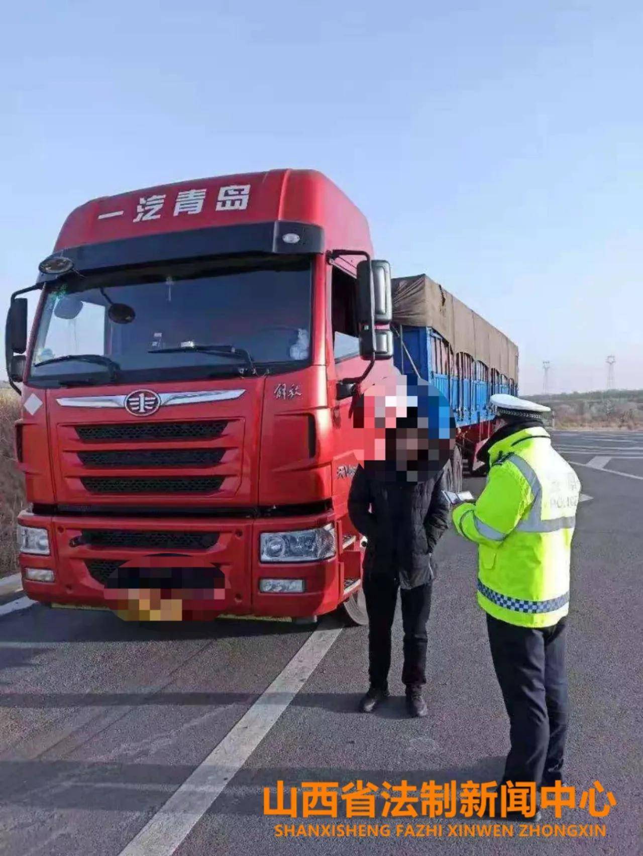 无证驾驶大货车 这司机胆儿也忒大了