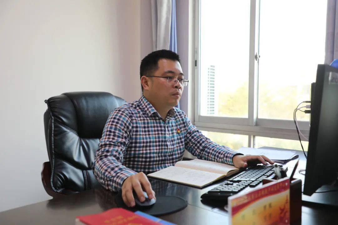 政协委员风采罗锐创新思维助推橡胶产业发展