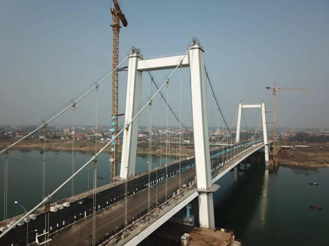 通车在即益阳青龙洲大桥沥青摊铺完成