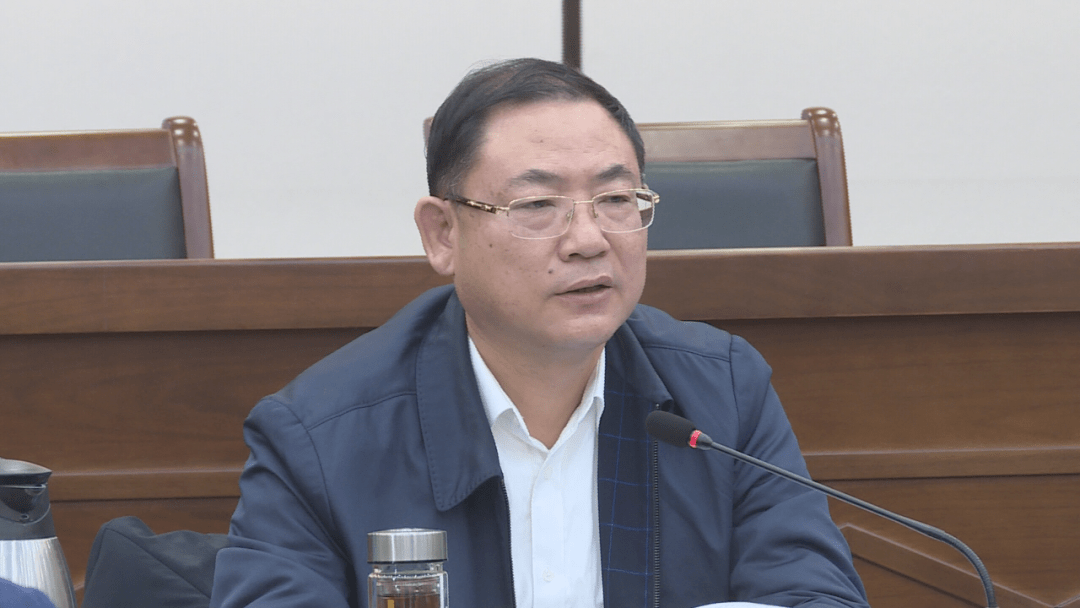 县委书记杨劭春在讲话中指出,春节假期日益临近,疫情防控工作已进入最