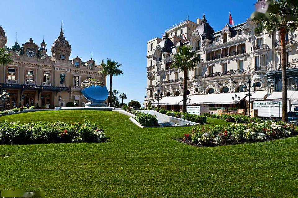 摩纳哥最好的酒店之一巴黎大酒店有着让人惊叹的美貌