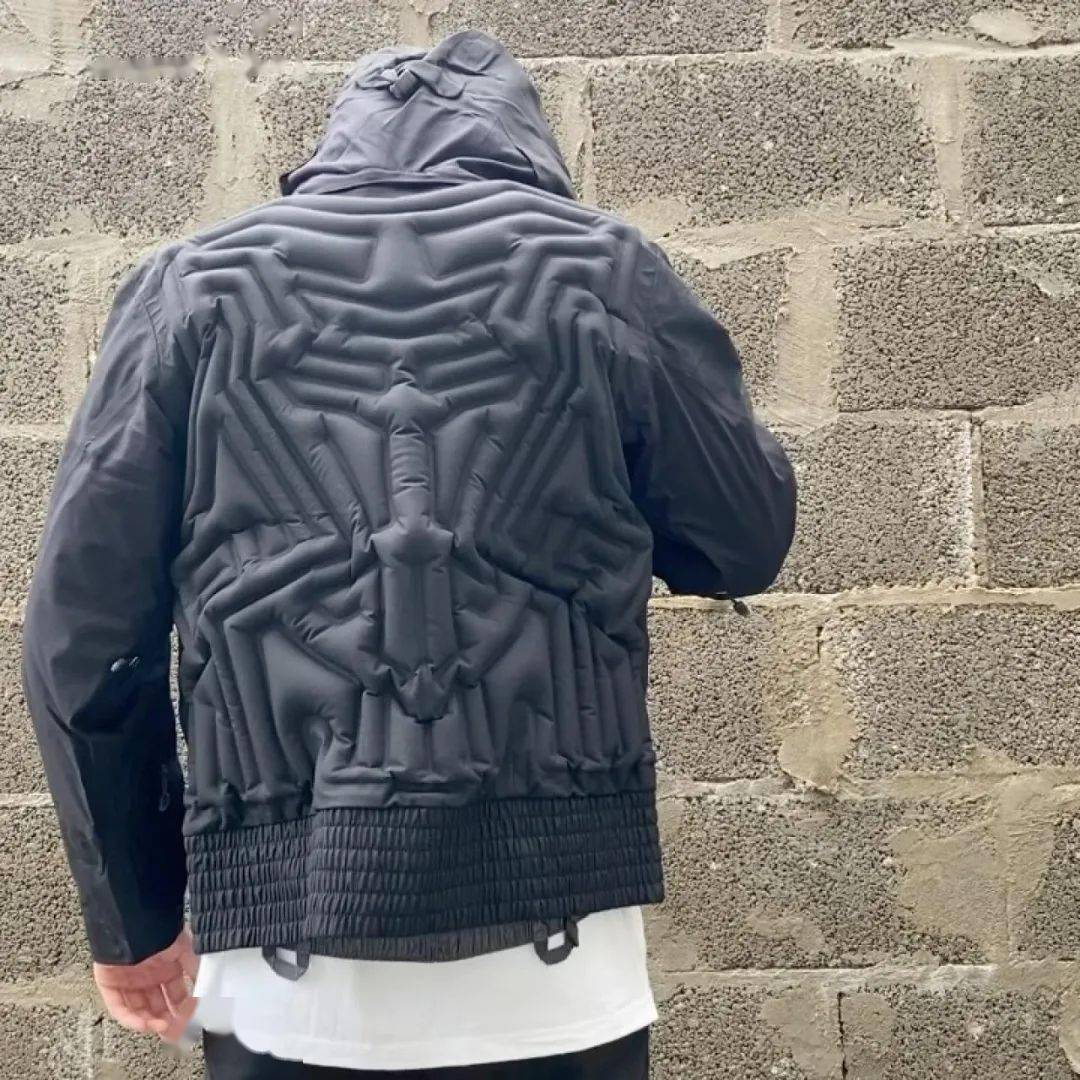 lv推出新款充气背心售价2万6起看看谁家的服装更气人