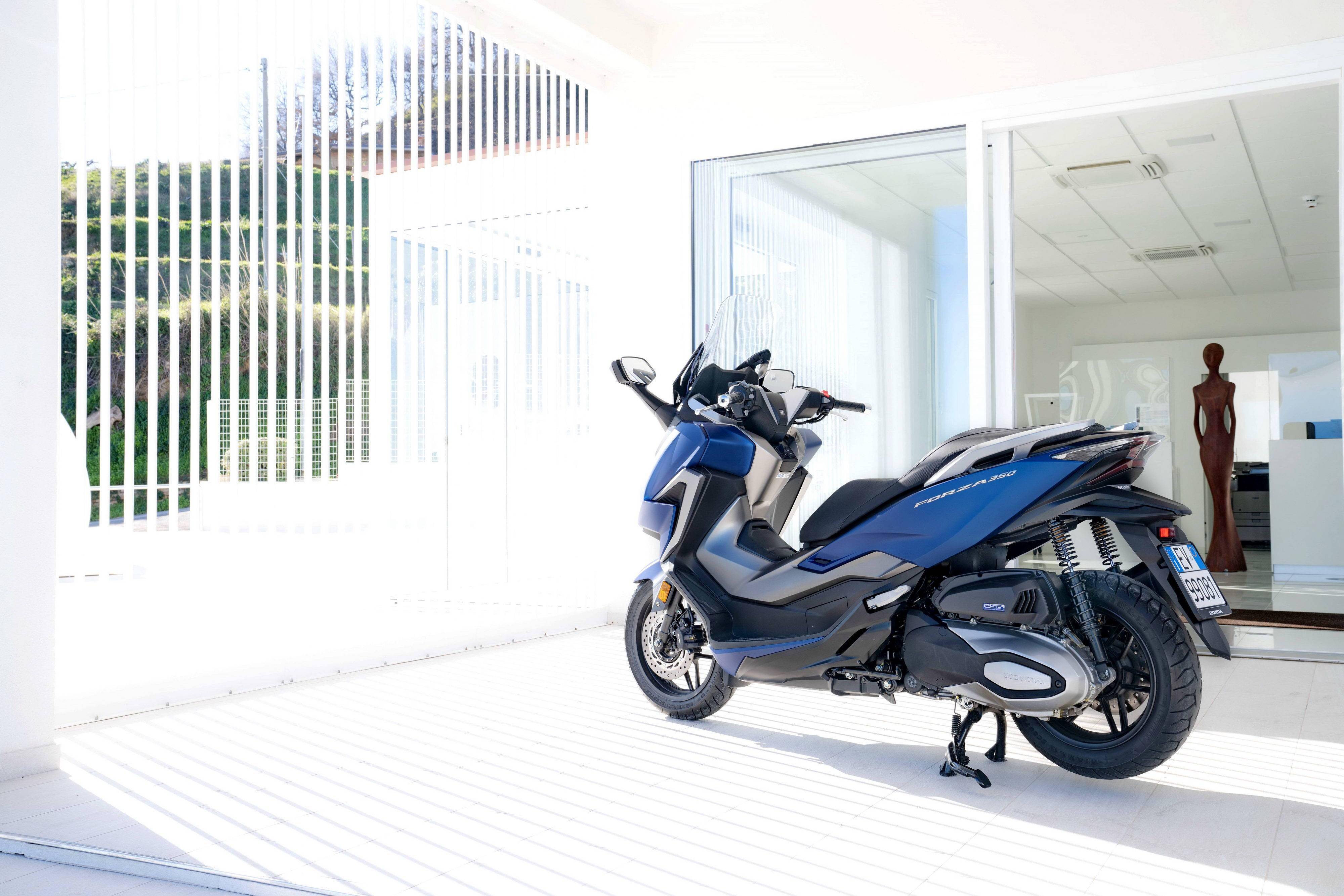 honda新一代中型踏板forza350户外图集