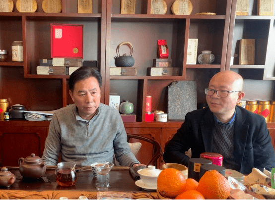 受到杭州市天台商会会长,浙江天皇药业有限公司董事长陈立钻,办公室