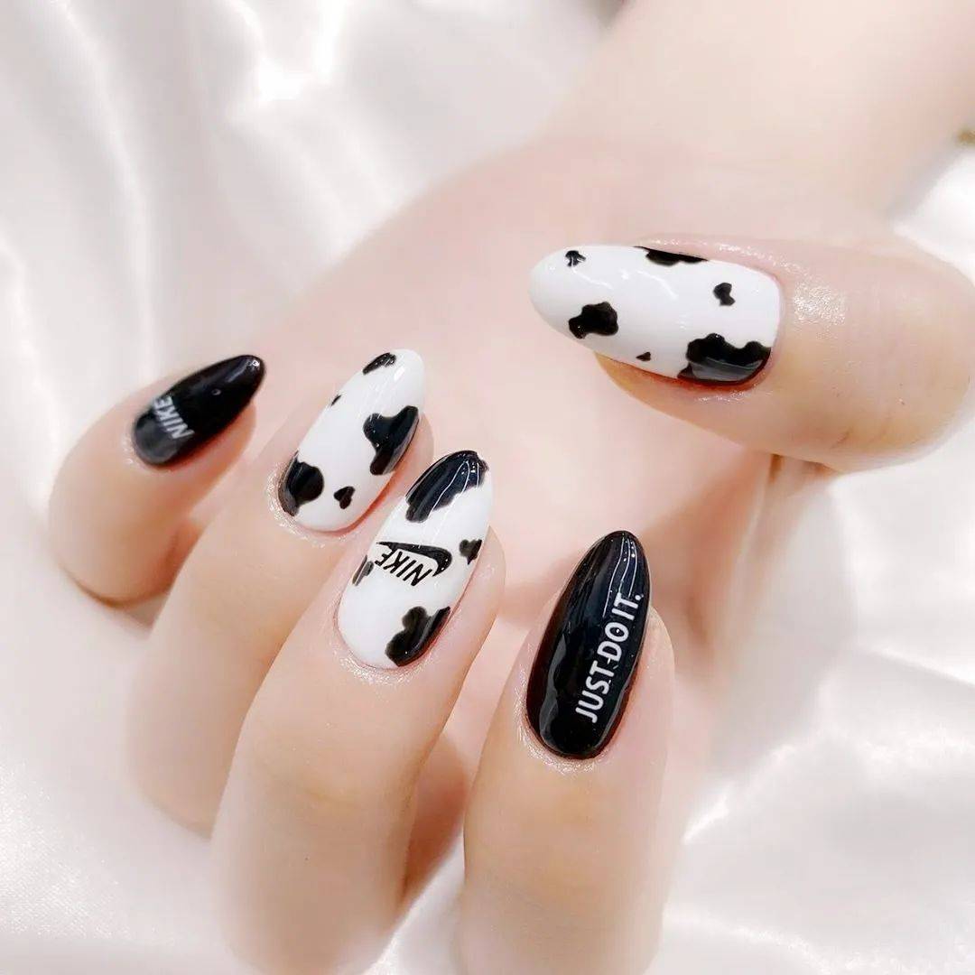 就是牛年美甲最应景的款式了~最近风靡全网的奶牛纹美牛年降至,奶牛纹