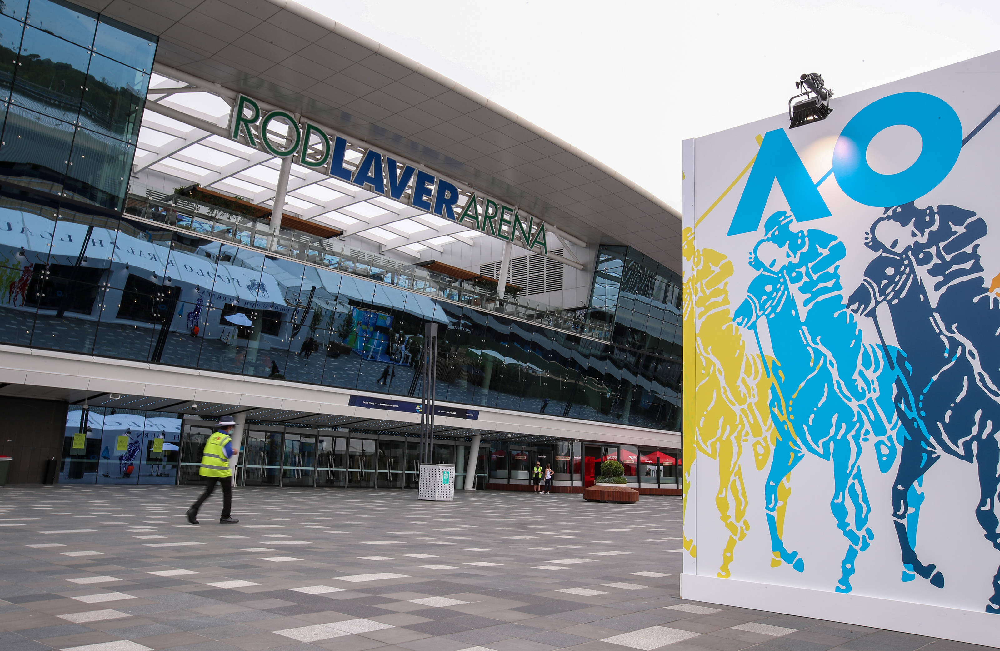 网球——澳网热身赛因本地再现确诊病例全部暂停_球场