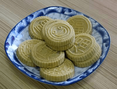 米饼小年,一般北方讲究包饺子,而南方更习惯做年糕.