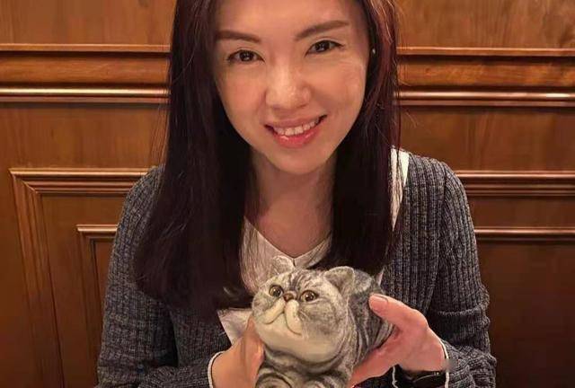 赞老婆旺夫,tvb小生袁文杰婚后工作量大增,新年期间也会开工