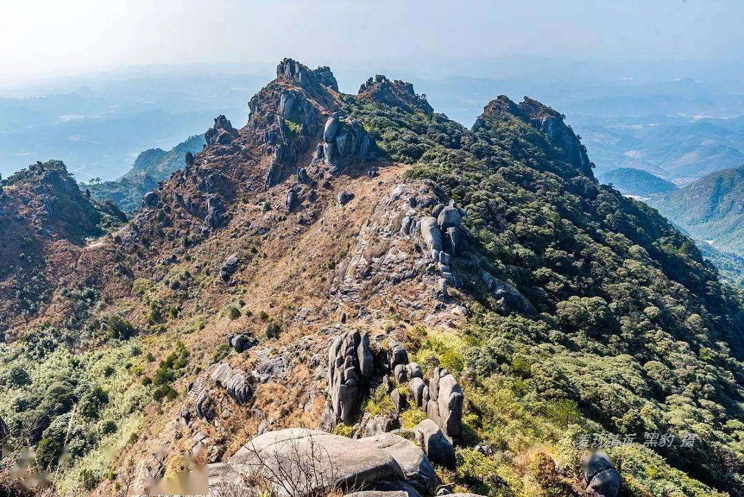 徒步穿越大东山石笋岭,不愧是广东最峻美山峰!_东岳